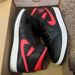 Women’s Jordan 1 MID “Siren Red” Size 7.5 WMNS
